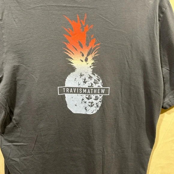 Travis Mathew tee shirt - Picture 3 of 3